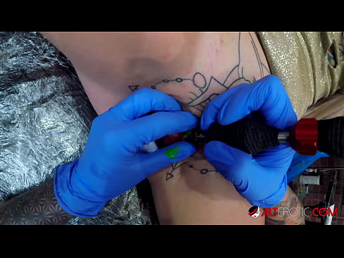 ❤️ Extremadamente tatuado hottie Sully Savage consiguió un tatuaje en su clítoris ️❌ Video de sexo en es.hentaidude.ru ❌️❤️❤️❤️❤️❤️❤️❤️